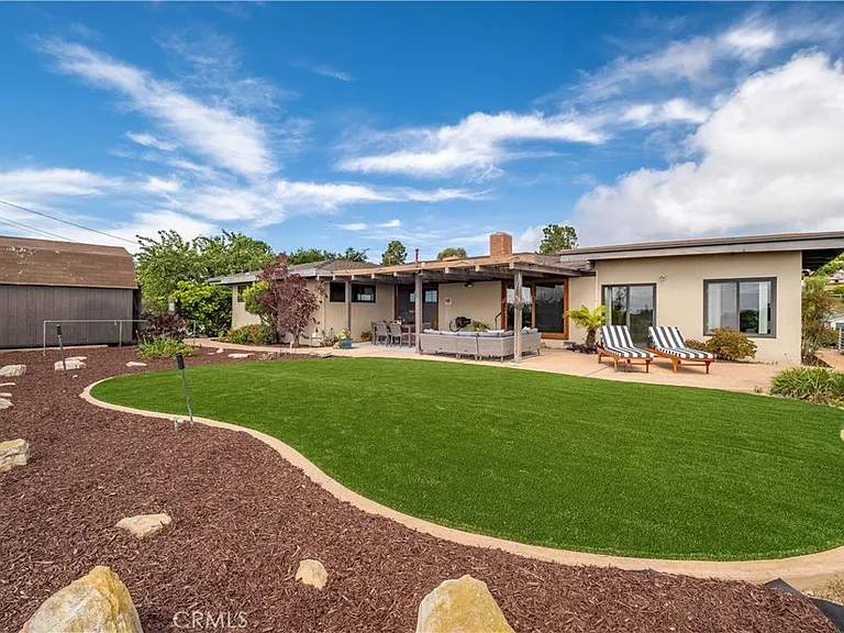 2727 San Ramon Dr — Photo 2