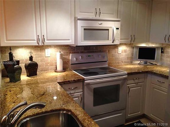 3rd image of 9030 W Flagler St APT 3
