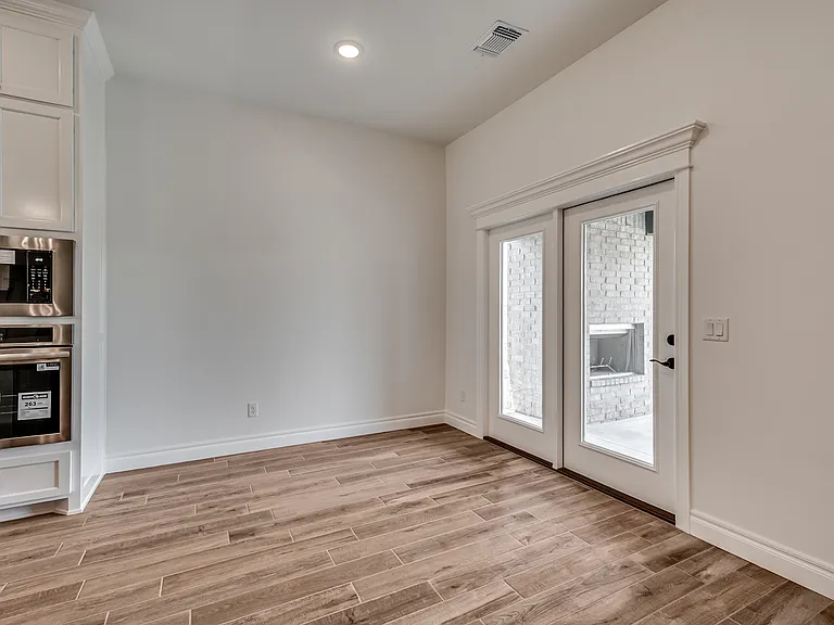 3233 Alameda St — Photo 19
