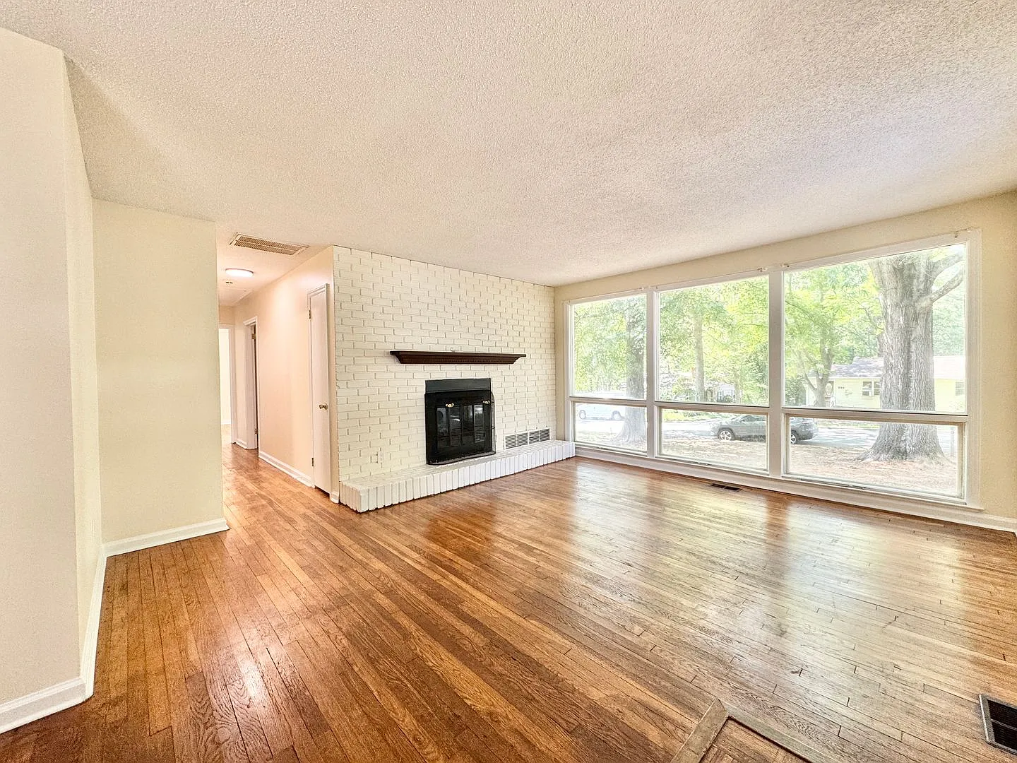 Beautiful Home with Great location — Photo 3