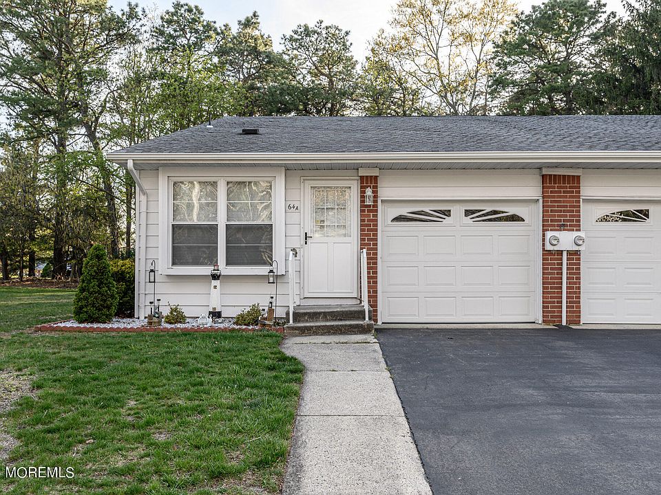 1st image of 64 Yorktowne Parkway