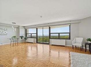 2 Claridge Dr #9GE-913, Verona, NJ 07044