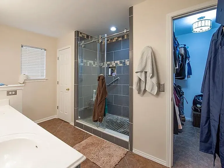 21007 Godolophin Ct — Photo 4