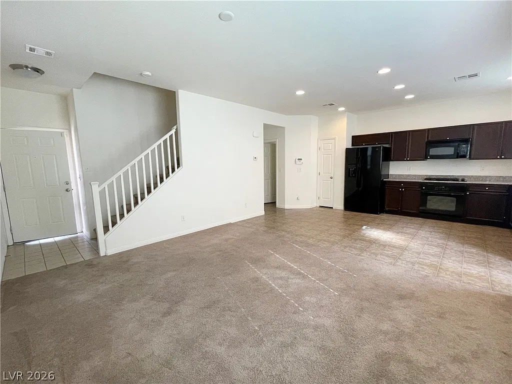 3 bed, 2.5 bath, 1365 sqft, $1,915 — Photo 3