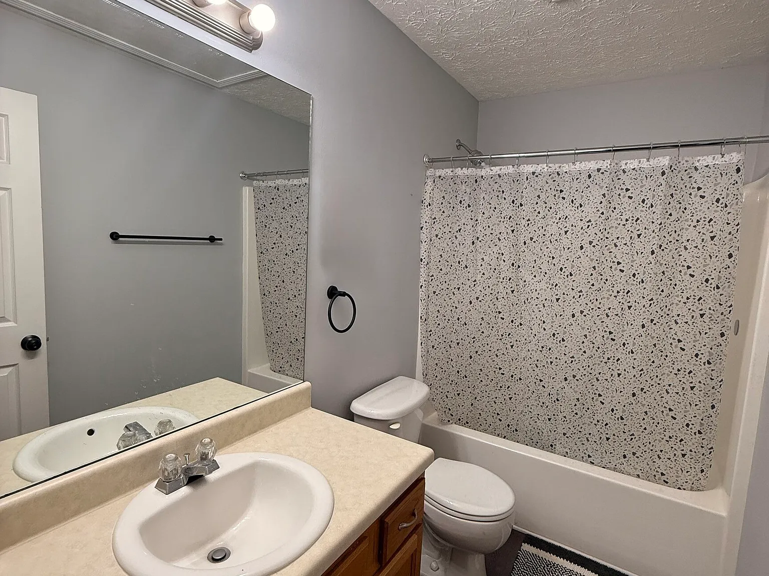3 bed, 2.5 bath, 1773 sqft, $2,200 — Photo 4