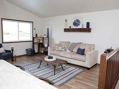 3rd image of 1095 Highland Ln W