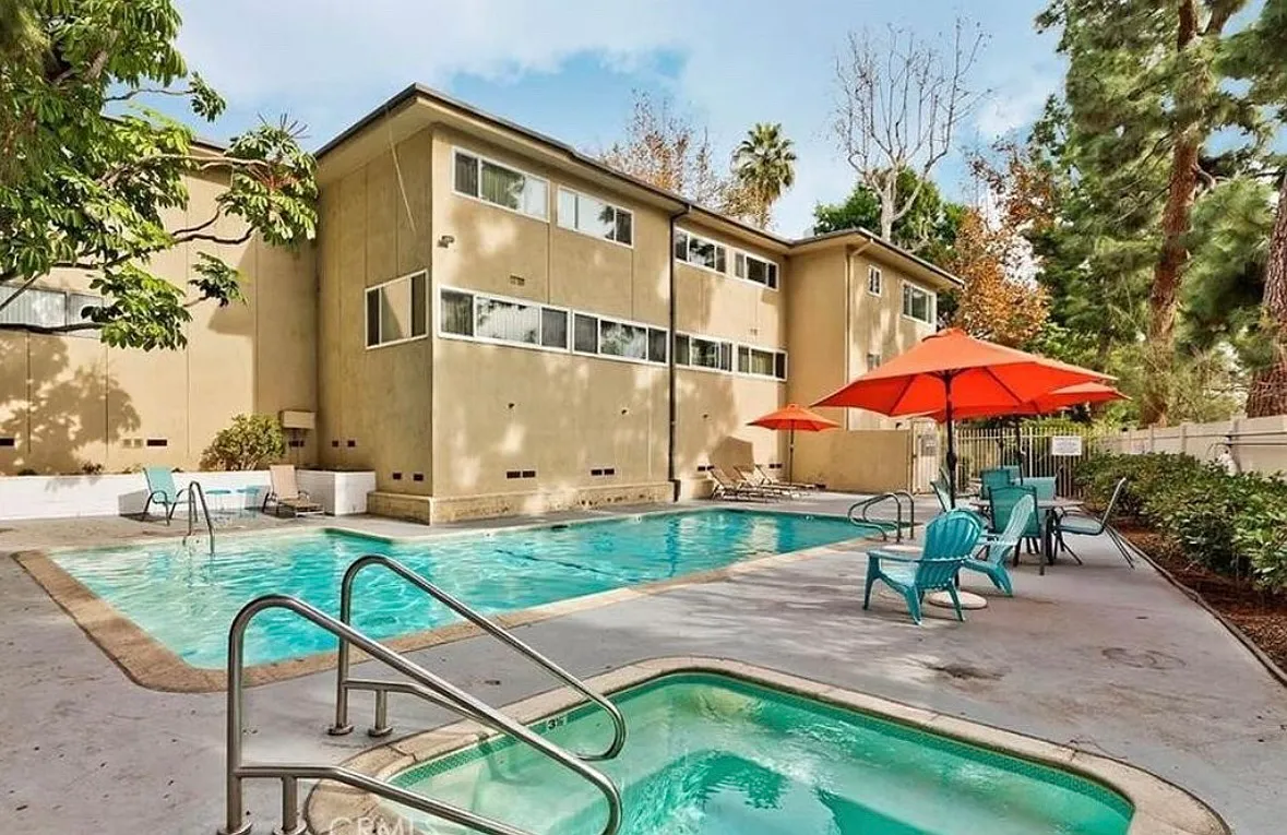 11138 Aqua Vista St — Photo 3