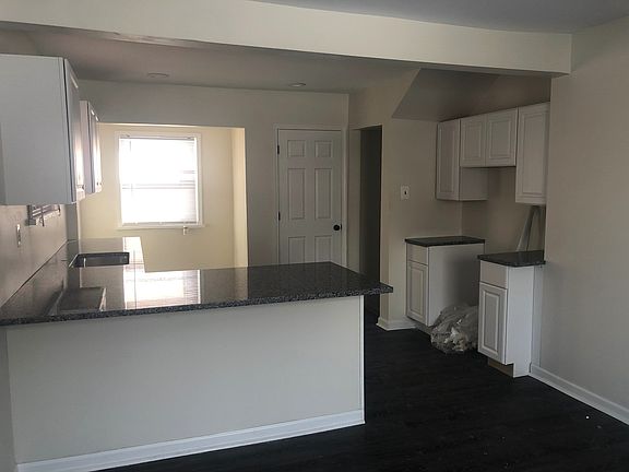 4th image of 15052 Artesian Ave