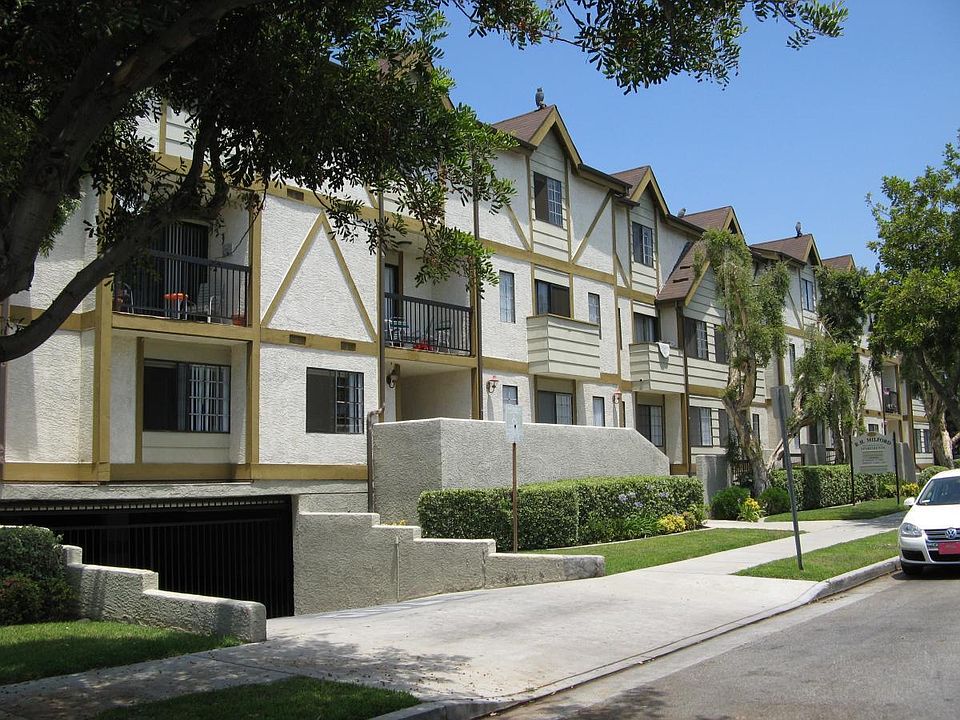 1st image of 615 W Milford St #111