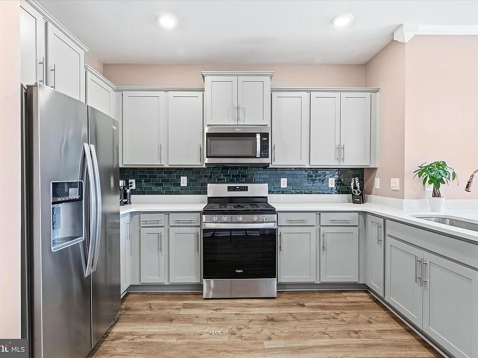 1st image of 415 Union St