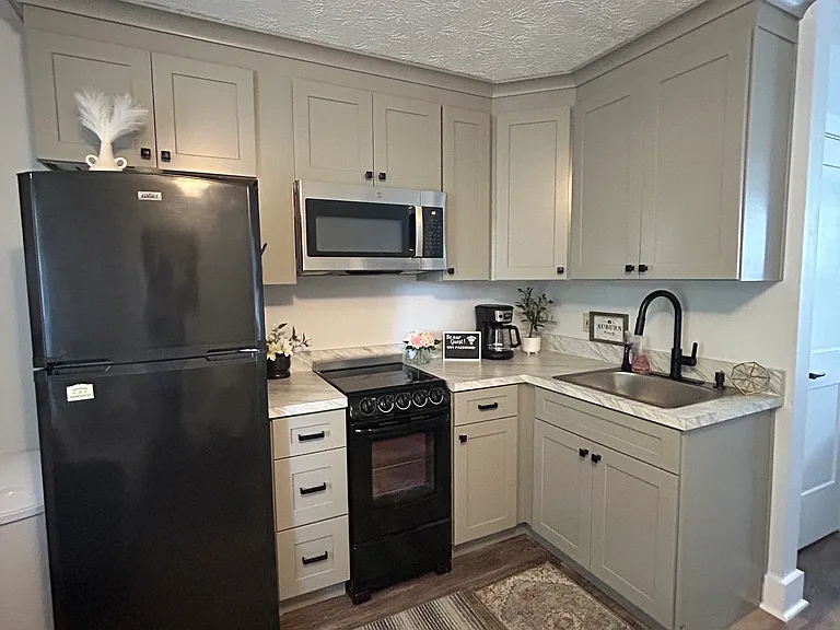 634 W Magnolia Ave #212 — Photo 1