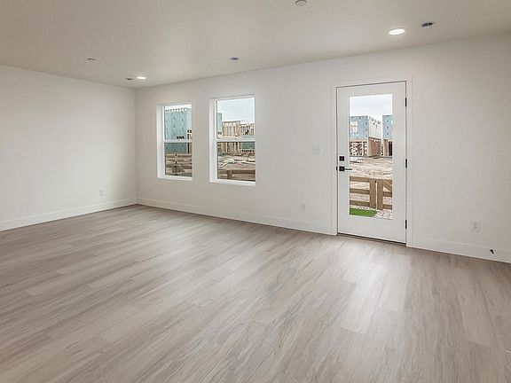4th image of 324 N Aria Way
