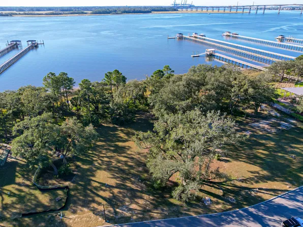 533 Old Compass Rd, Charleston, SC 29492
