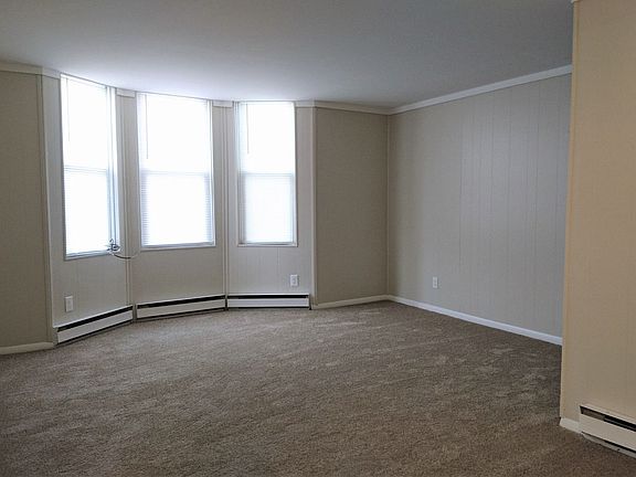 5th image of 4707 Derry St #B
