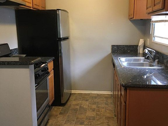 5th image of 1845 Canyon Dr APT 4