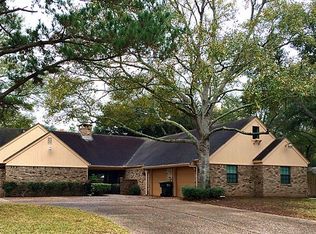 102 Sunset Ave, Sealy, TX 77474