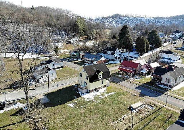 2nd image of 209 Park Dr