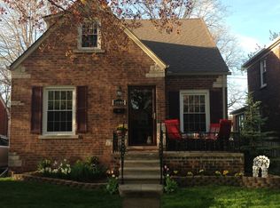 1840 Hampton Rd, Grosse Pointe Woods, MI 48236