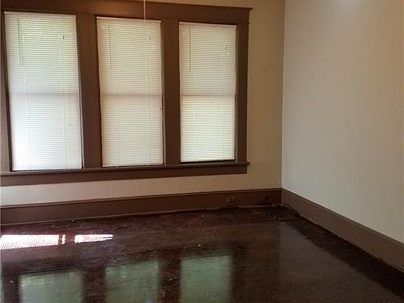 3rd image of 2402 Pinehurst Blvd