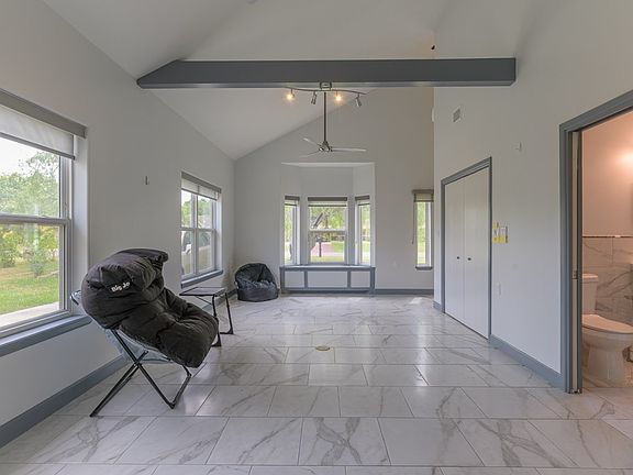 4th image of 601 Orange Ln