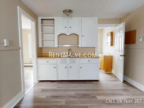 172 College Ave APT 6, Waterville, ME 04901