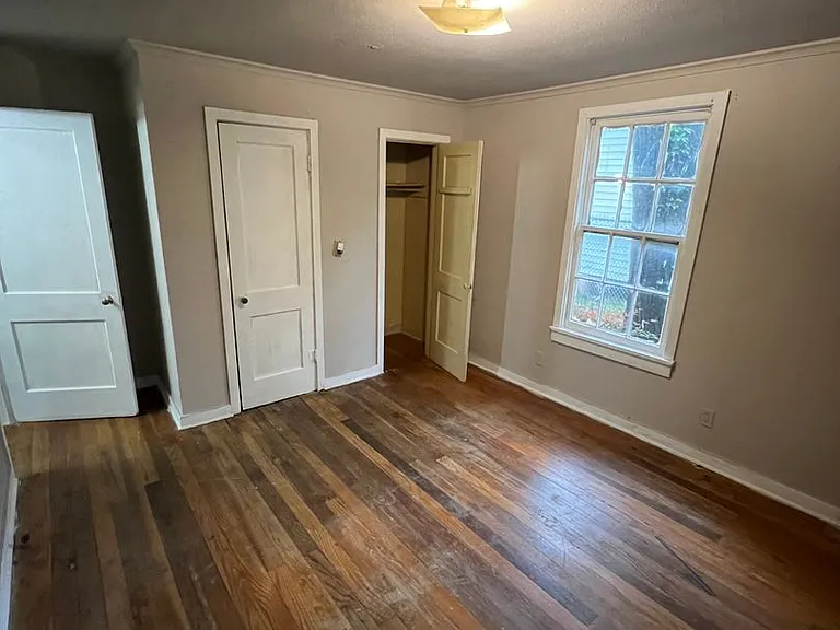 4431 Olga St — Photo 2