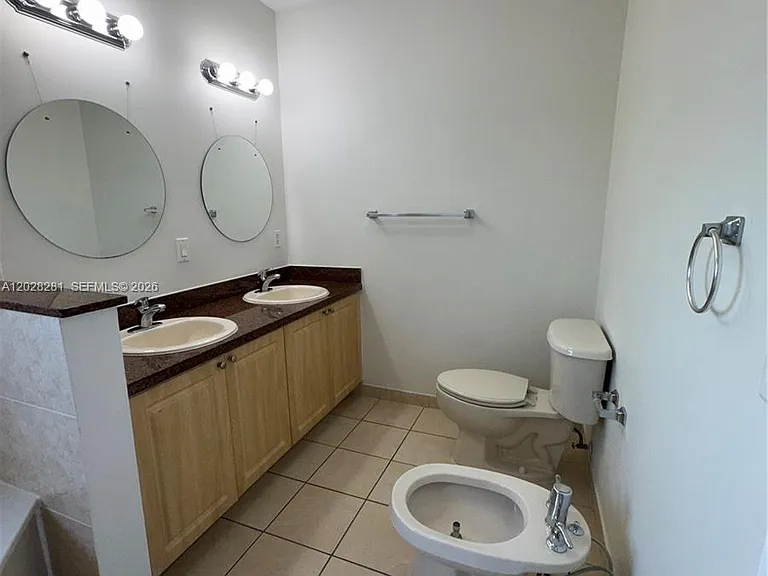 6004 SW 8th St #2 — Photo 16
