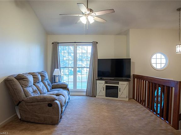 3rd image of 157 Meadow Dr