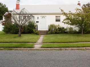 303 Pine St, Burlington, NJ 08016