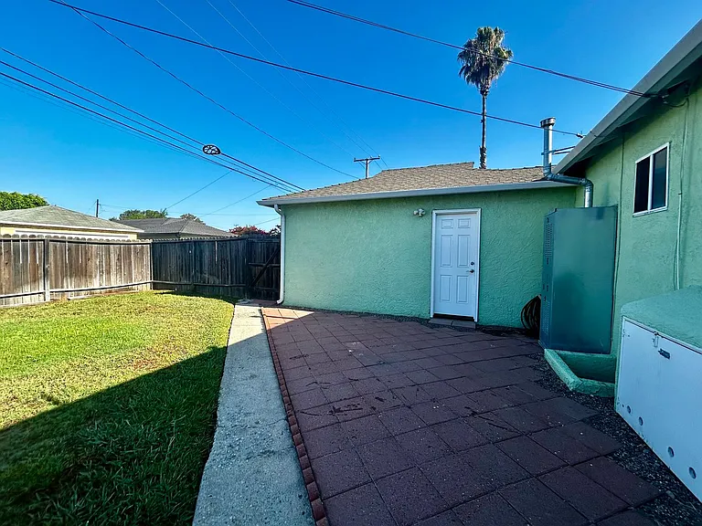 2239 Clark Ave — Photo 21
