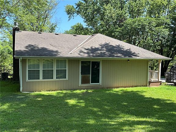 2nd image of 655 SE Brizendine Rd