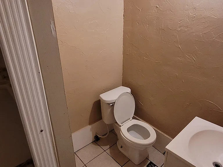 576 Madison Ave — Photo 5