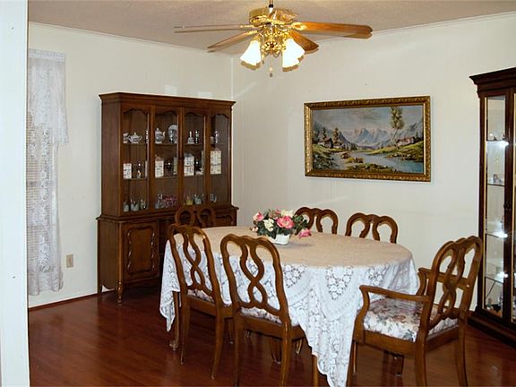 Closer view into a great entertaining space!