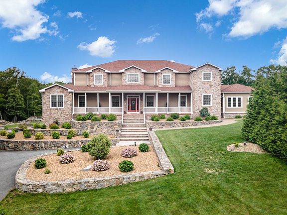 5th image of 33 Moniz Dr