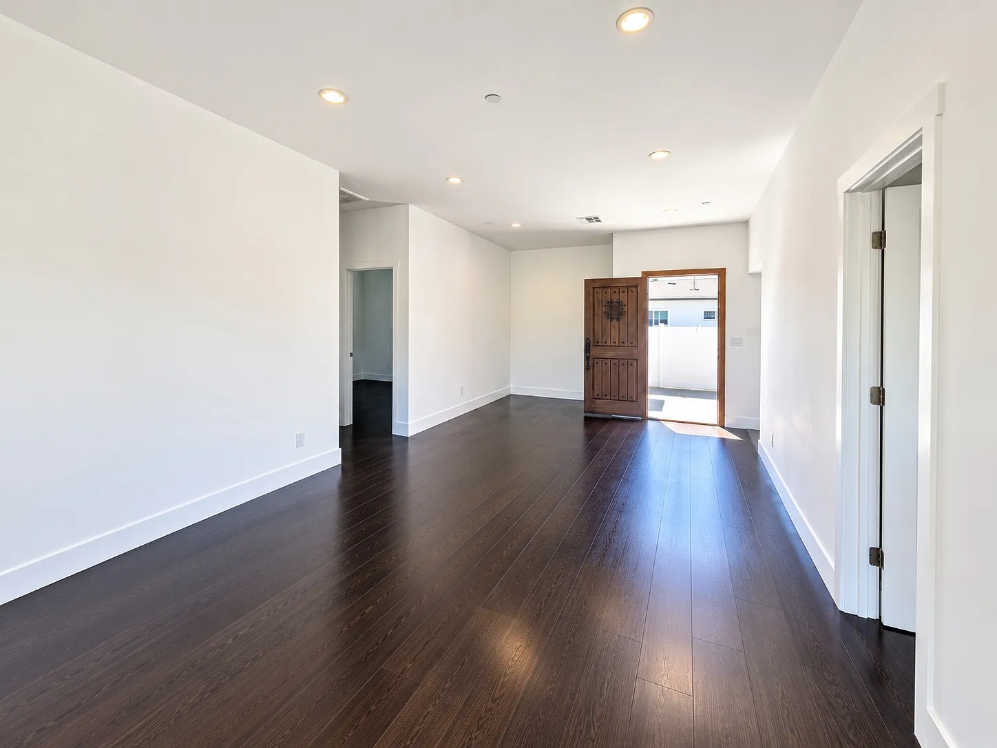 3 bed, 1250 sqft, $3,995 — Photo 3