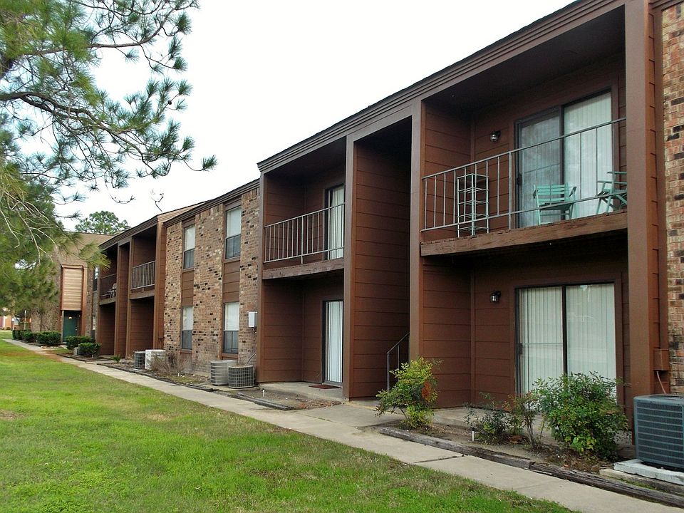 1st image of 904 University Dr #114