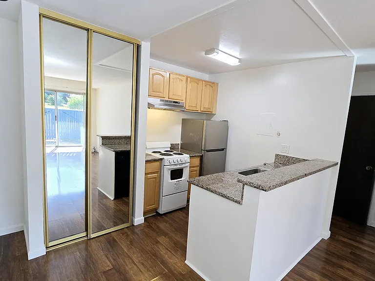 121 Piccadilly Pl #C — Photo 1