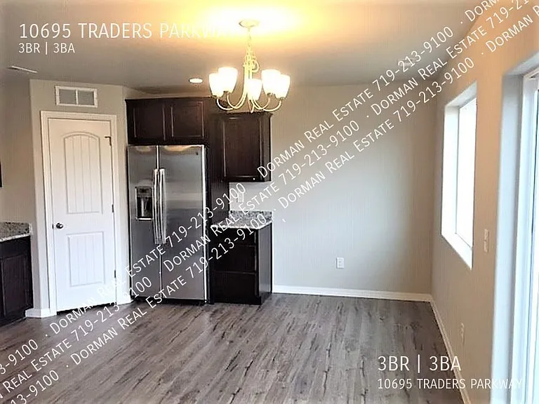 10695 Traders Pkwy — Photo 4