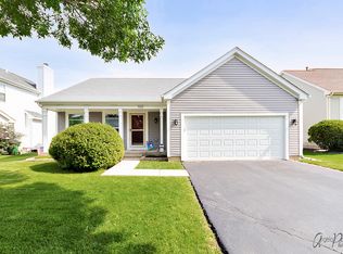 920 Dunhill Rd, Grayslake, IL 60030