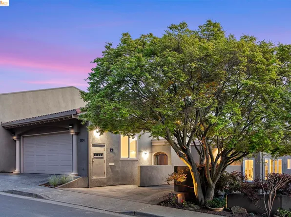 1834 Grand View Dr, Oakland, CA 94618