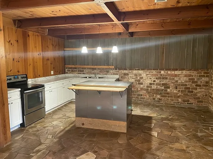 65 Greenwood Dr — Photo 12