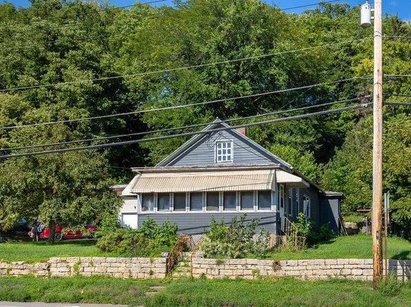 639 Sinsinawa Ave, East Dubuque, IL 61025