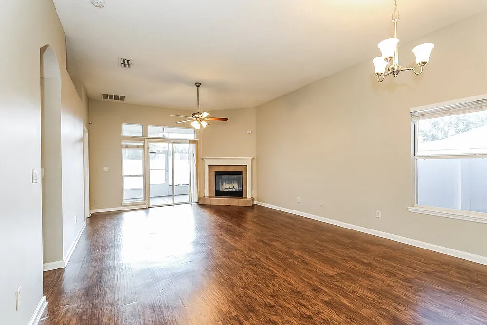 3 bed, 2.0 bath, 1416 sqft, $1,860 — Photo 4
