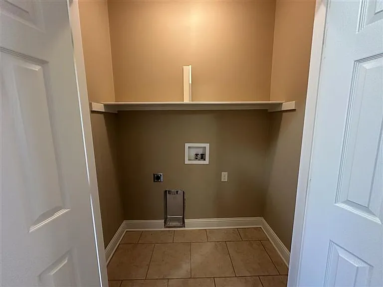 4002 Mobley Cir — Photo 8