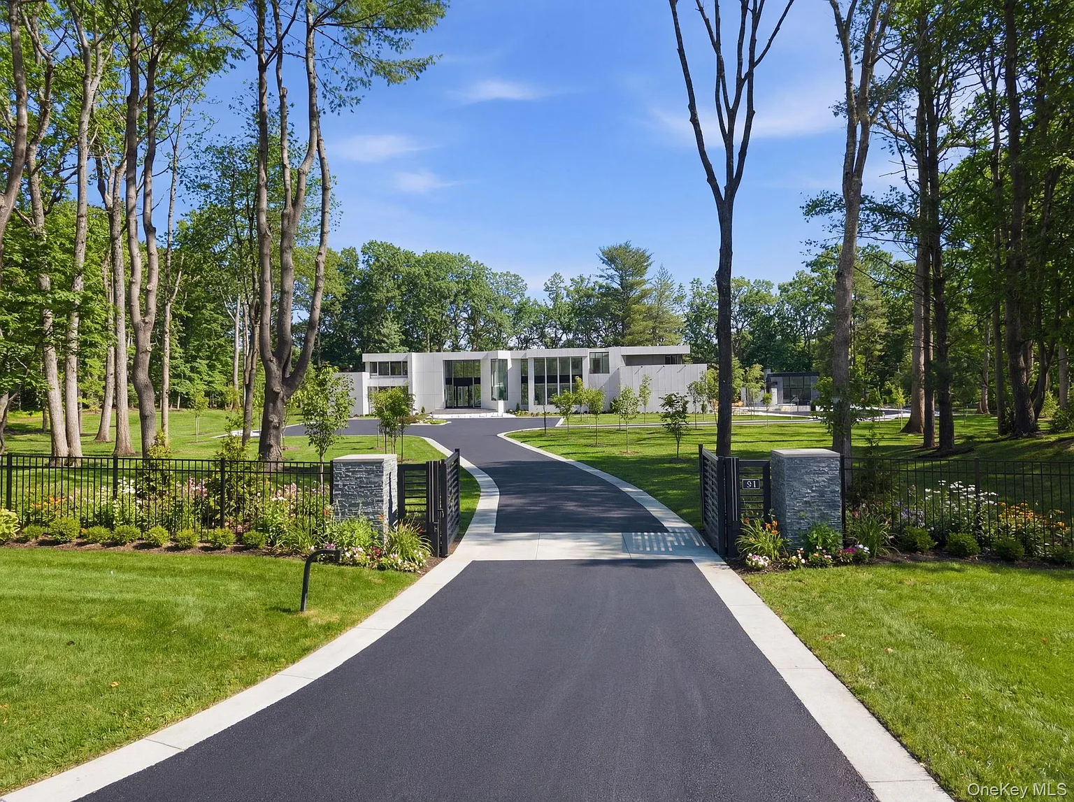 31 Chestnut Hill Drive photo 1