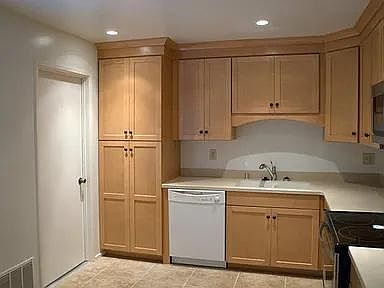 5th image of 613 Heather Dr