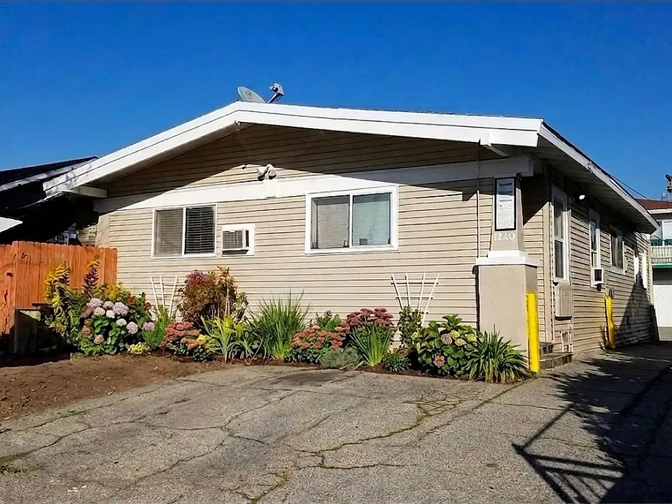 1240 N McCadden Pl #6