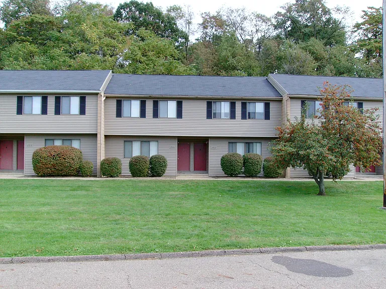 2930 Treeside St NW — Photo 1