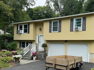 76 Windebank Ln, Minoa, NY 13116