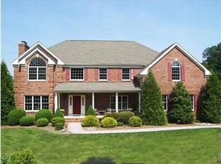 17 Berkshire Ct, Lebanon, NJ 08833